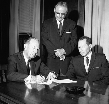 Contracts! (via <a href="http://www.flickr.com/photos/cushinglibrary/3738556297/">Texas A&M</a>) Contracts! (via <a href="http://www.flickr.com/photos/cushinglibrary/3738556297/">Texas A&M</a>)